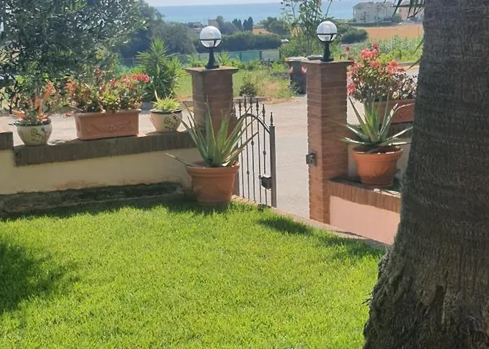 Indipendente Βίλα *